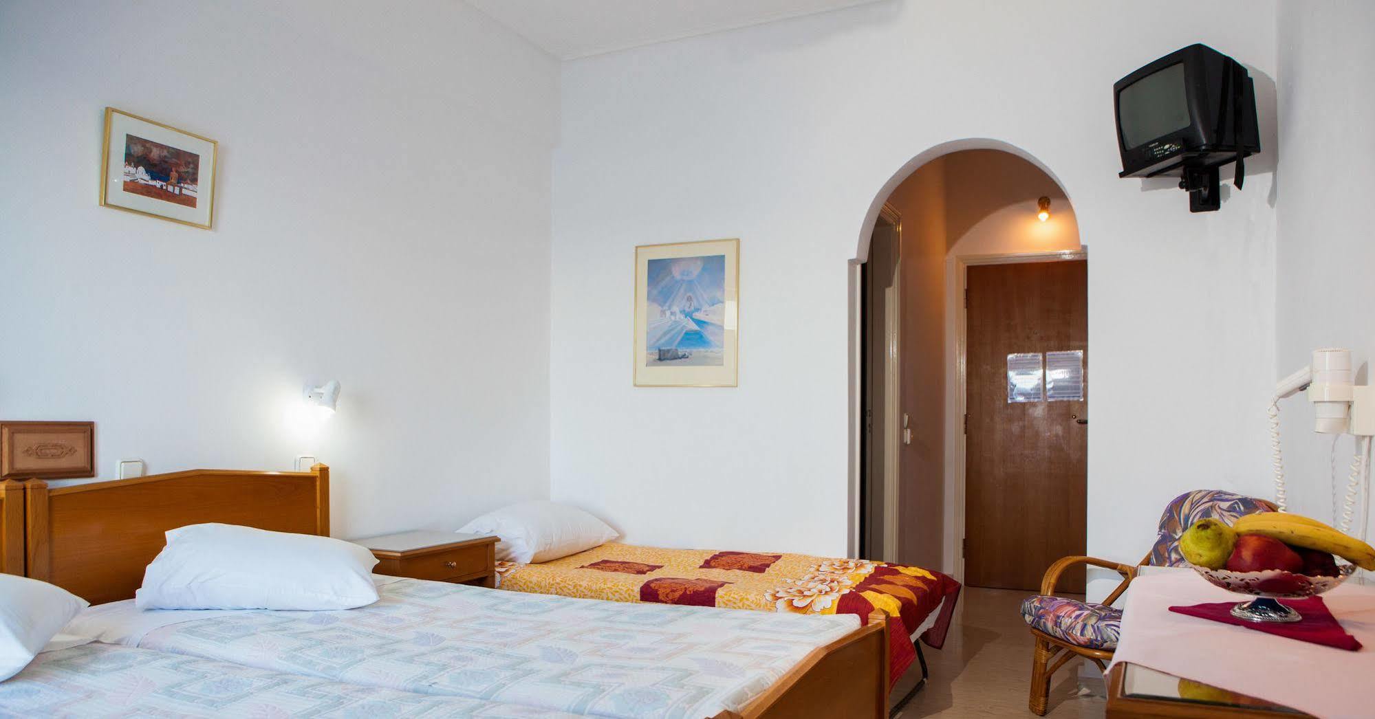 Irini'S Rooms Fteoura Kamári エクステリア 写真